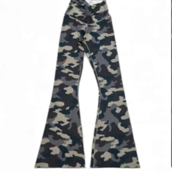 Aerie Offline Real Me High Waisted| Crossover Camo Print Flare Legging NEW! - Picture 3 of 9
